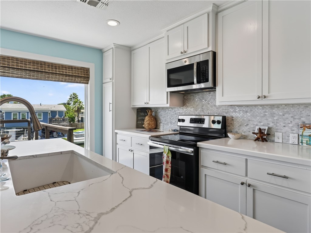20 Flamingo Property Photo 13