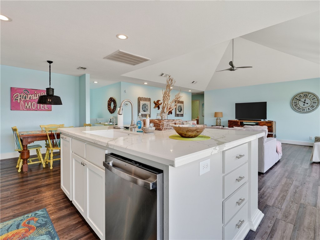 20 Flamingo Property Photo 14