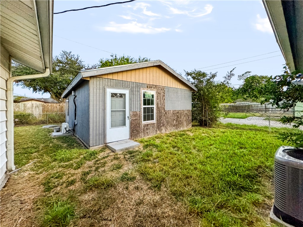 4730 Wynona Dr Property Photo 14