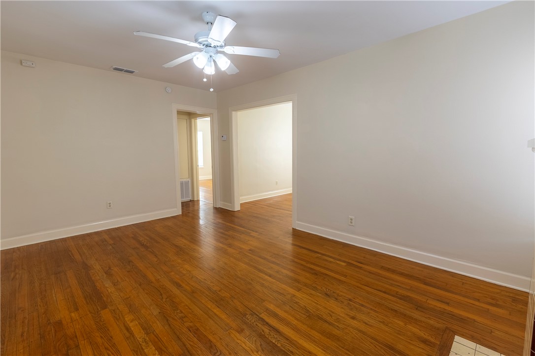 2805 Niagara St Property Photo 5