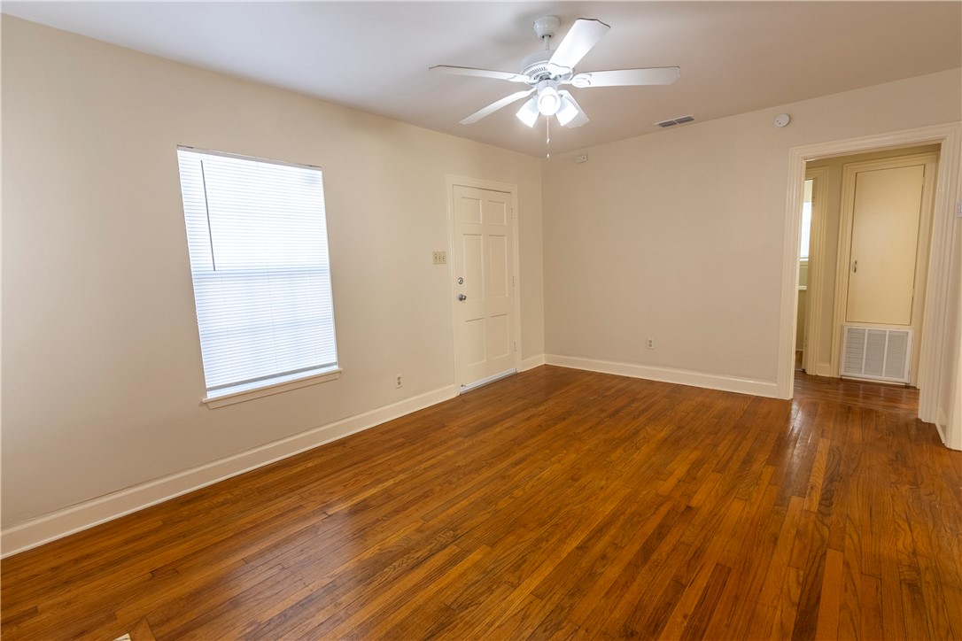 2805 Niagara St Property Photo 6
