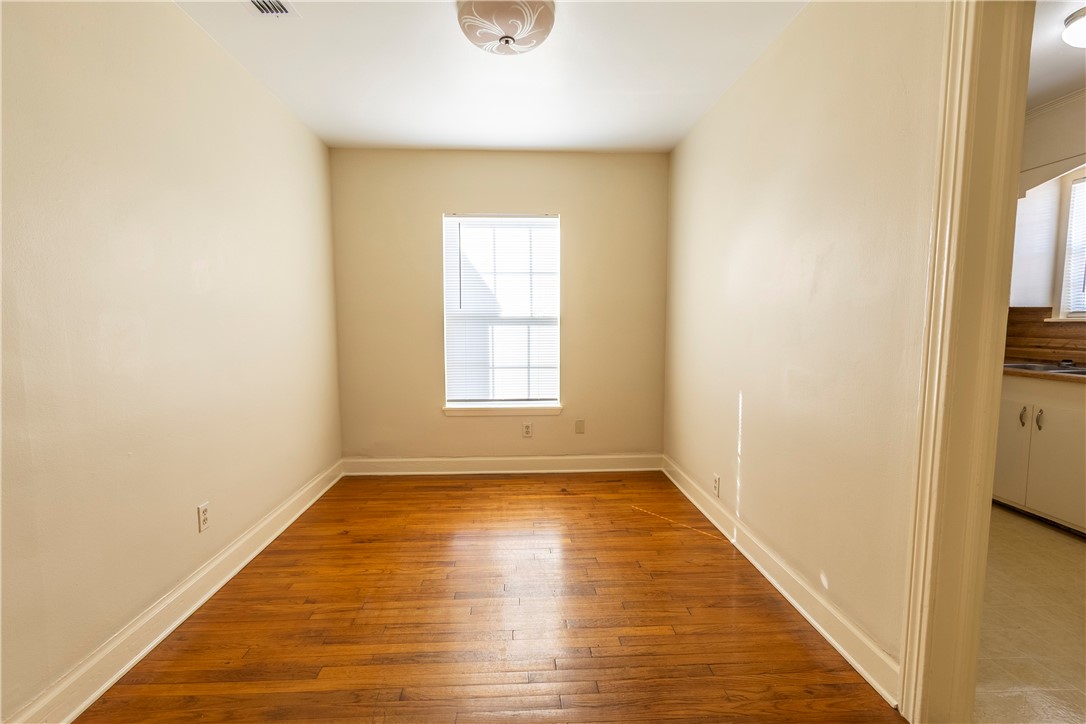 2805 Niagara St Property Photo 9