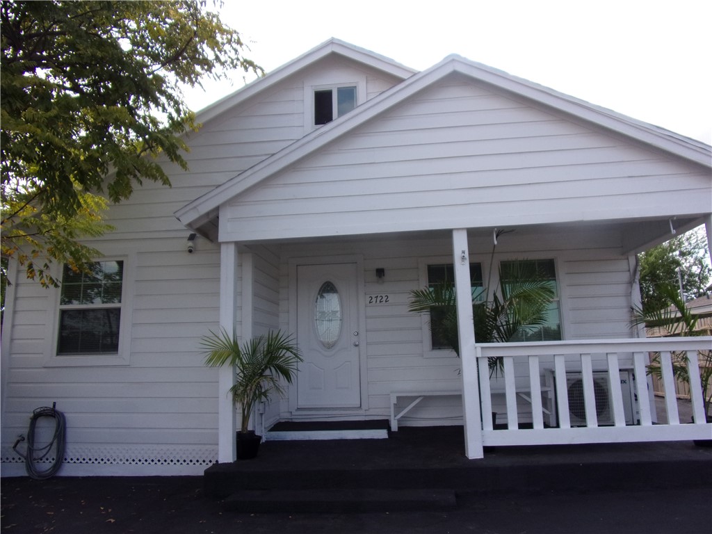 2722 Greenwood Dr Property Photo 2
