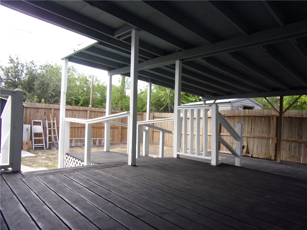 2722 Greenwood Dr Property Photo 23