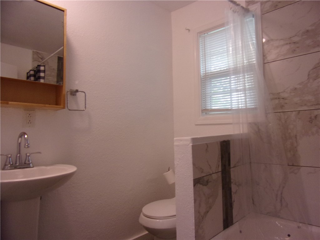 2722 Greenwood Dr Property Photo 43
