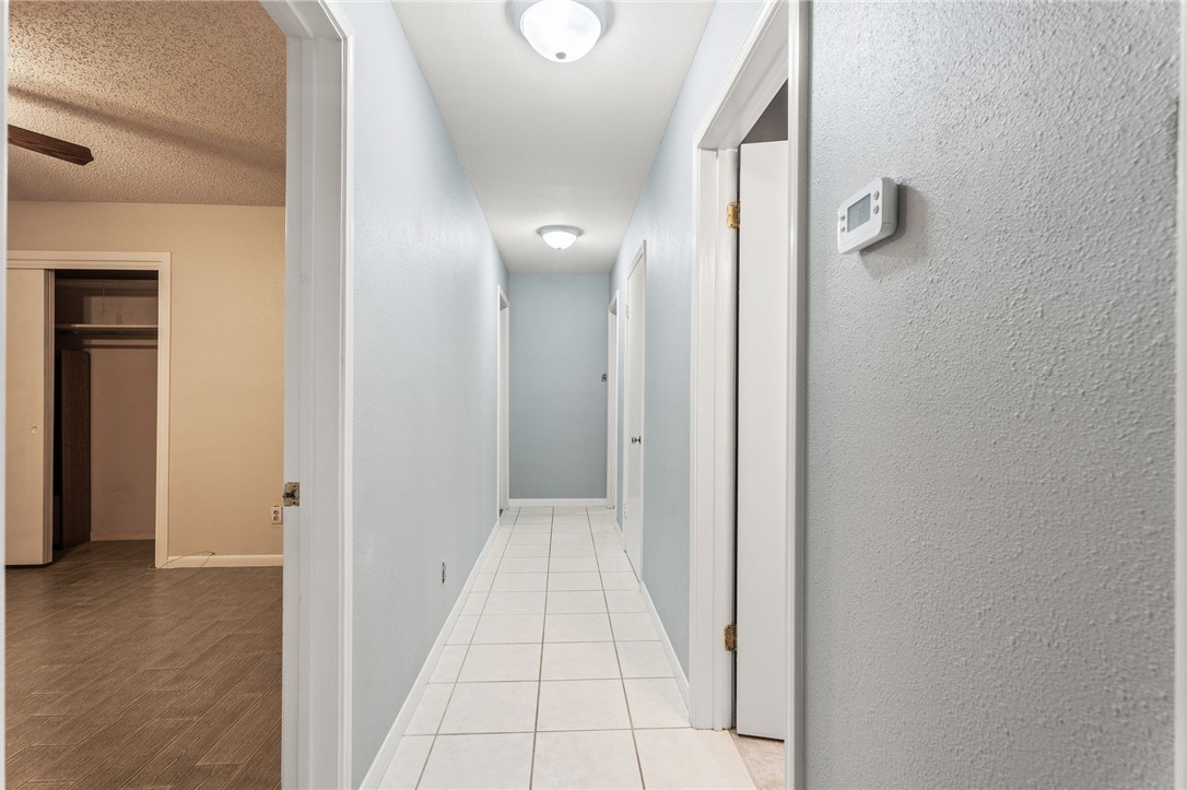 300 Hackberry St Property Photo 11
