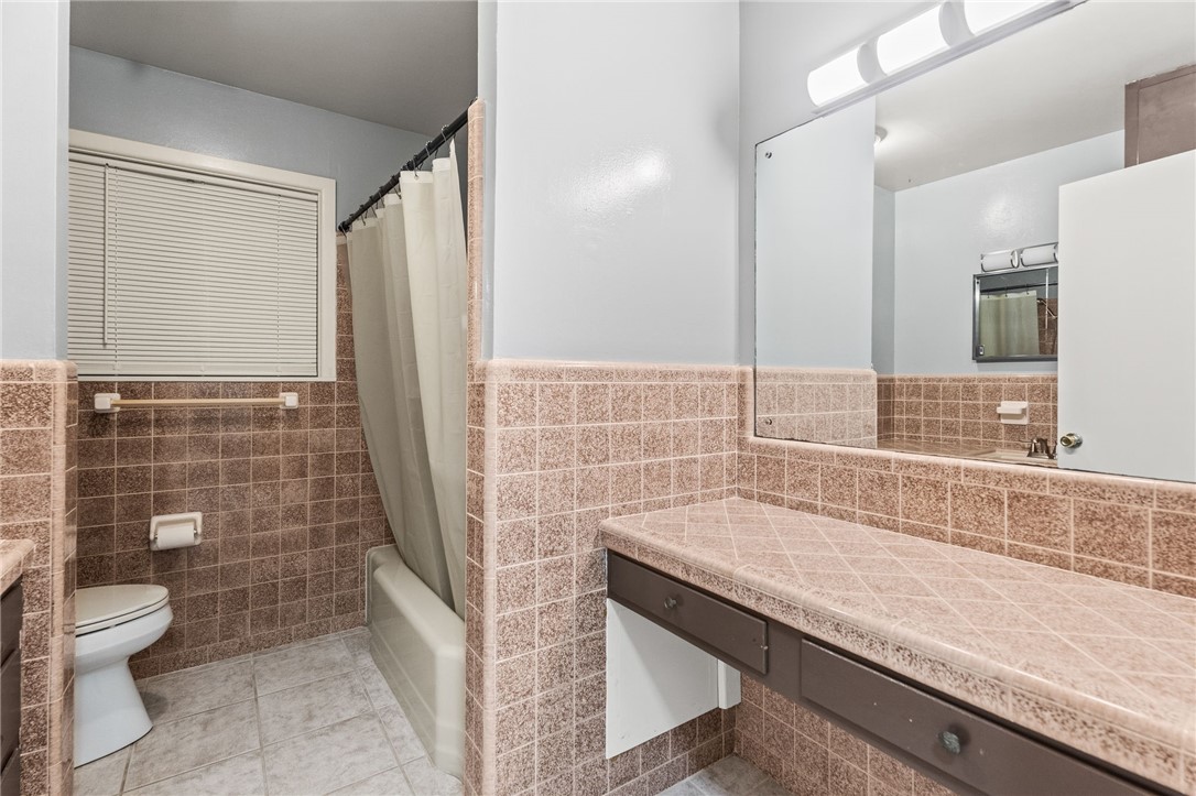300 Hackberry St Property Photo 13