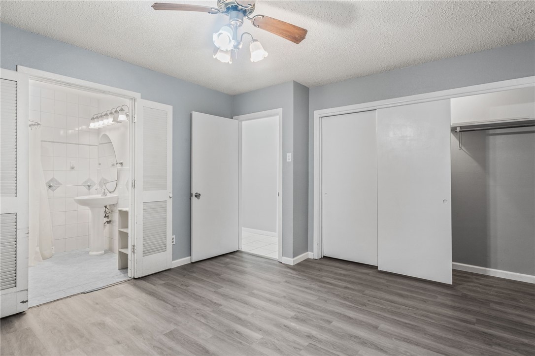 300 Hackberry St Property Photo 15