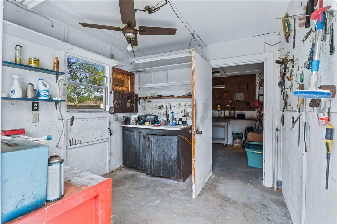 300 Hackberry St Property Photo 22
