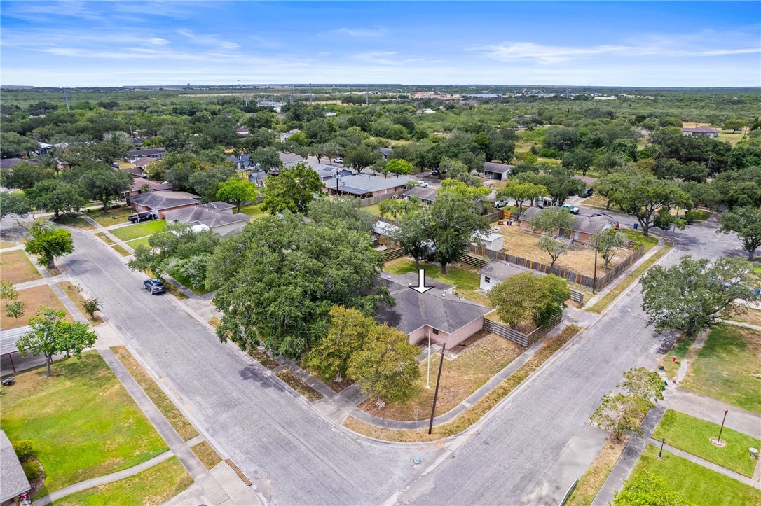 300 Hackberry St Property Photo 24