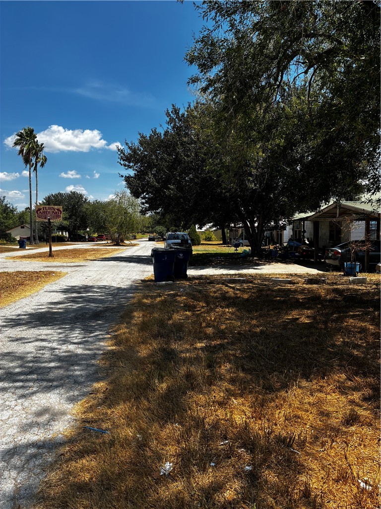 104 E Magnolia Property Photo 4