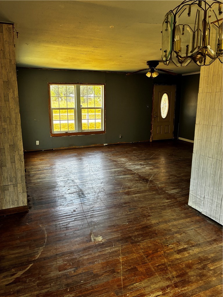 104 E Magnolia Property Photo 14