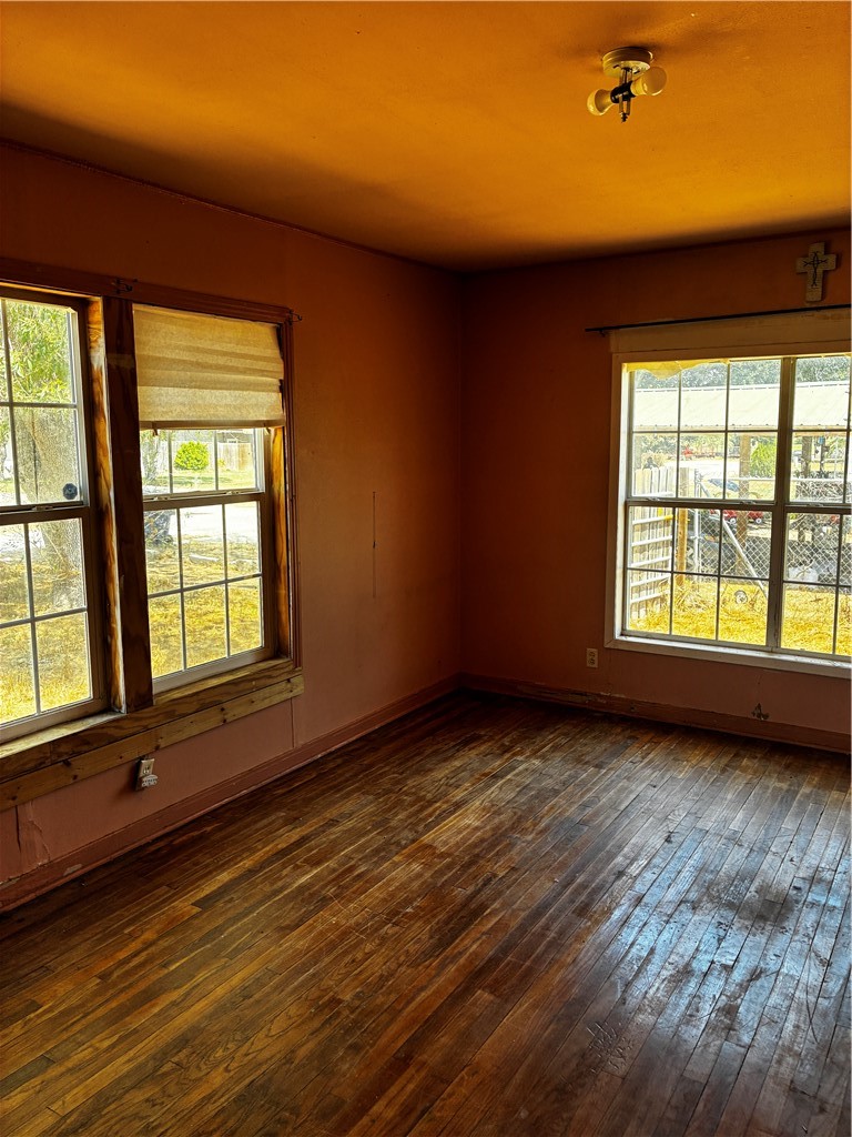 104 E Magnolia Property Photo 17