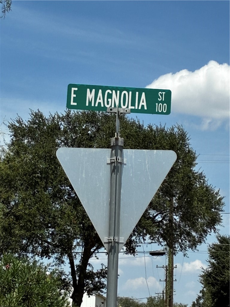 104 E Magnolia Property Photo 24
