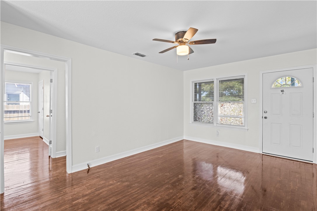 1538 Brentwood Dr Property Photo 2