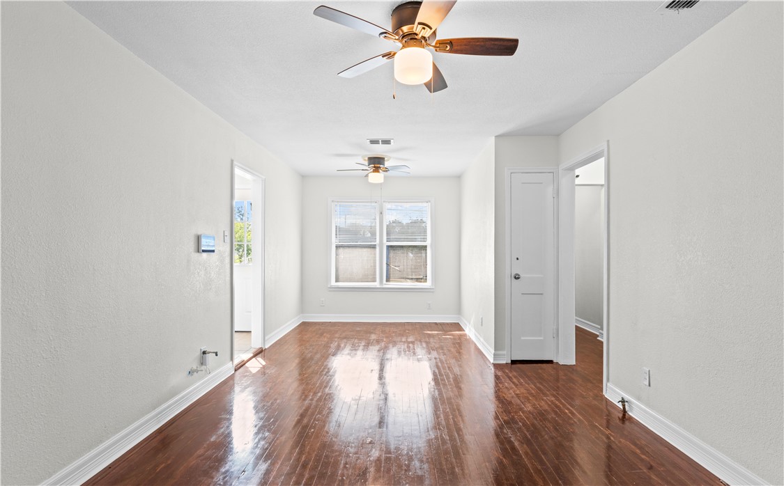1538 Brentwood Dr Property Photo 3