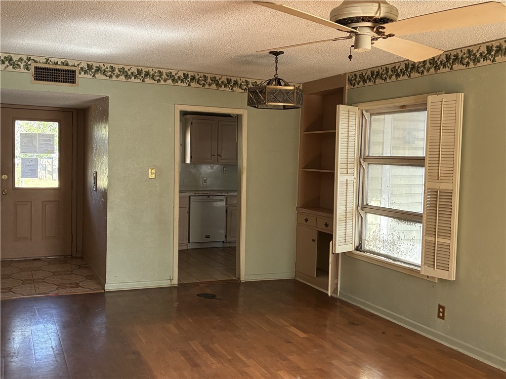 4234 Dakin Pl Property Photo 2