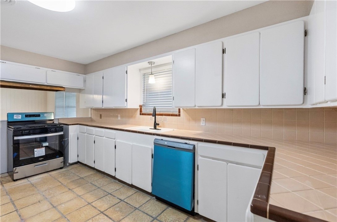 921 Barracuda Pl Property Photo 6