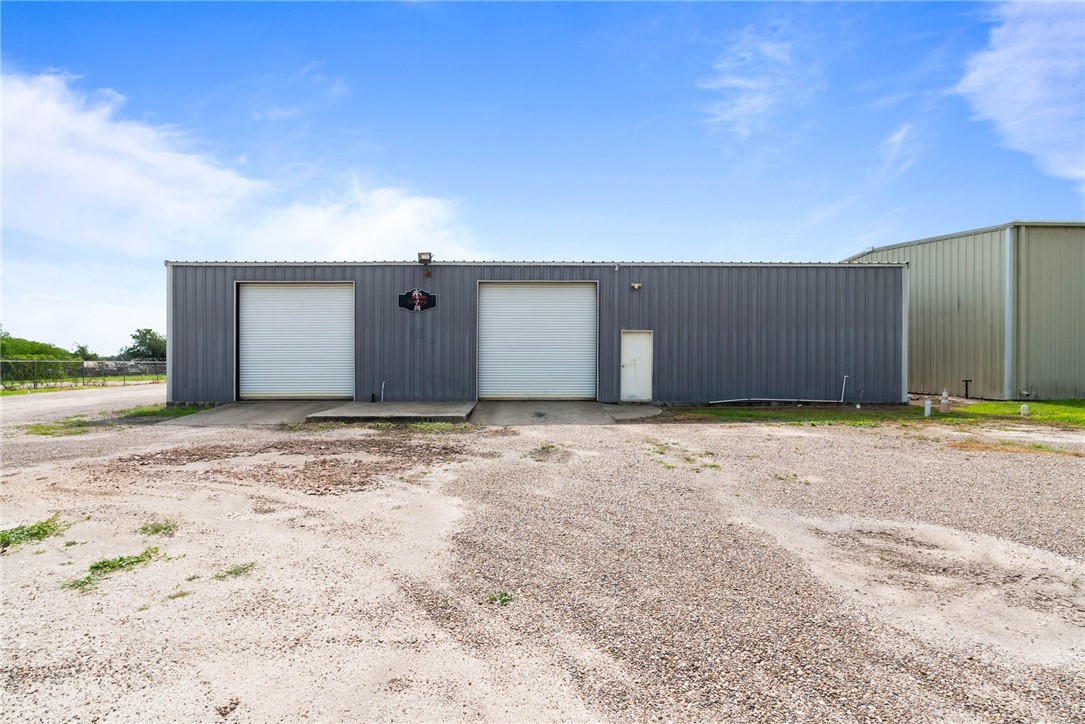 2404 N Us Highway 281 Property Photo 3