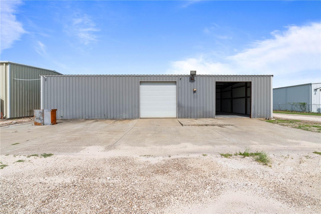 2404 N Us Highway 281 Property Photo 11