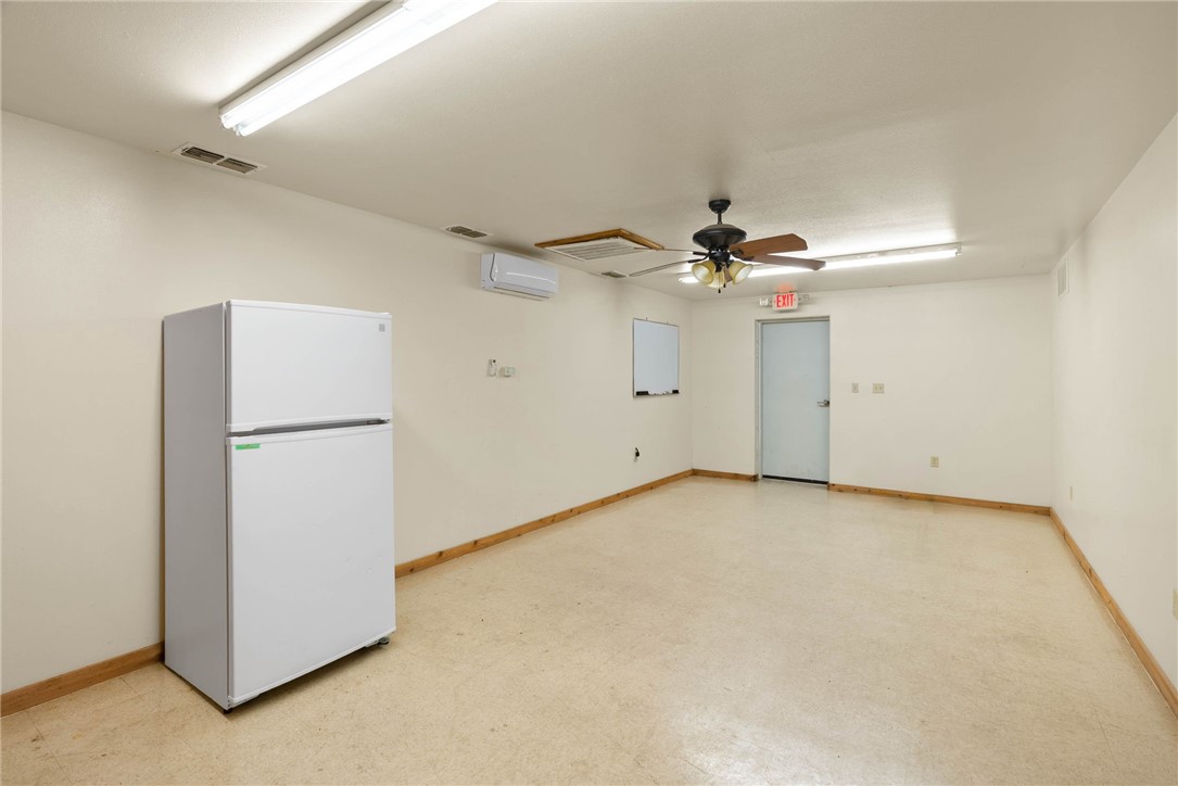 2404 N Us Highway 281 Property Photo 14