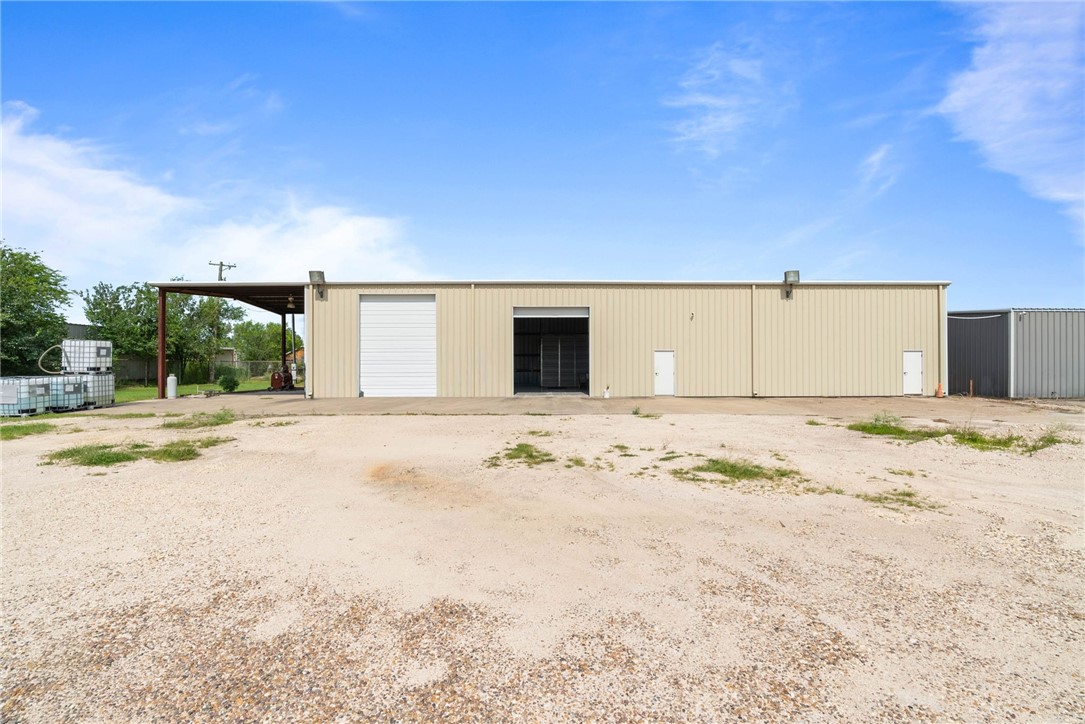 2404 N Us Highway 281 Property Photo 16