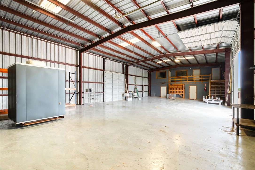 2404 N Us Highway 281 Property Photo 17