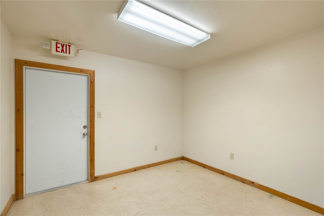 2404 N Us Highway 281 Property Photo 18