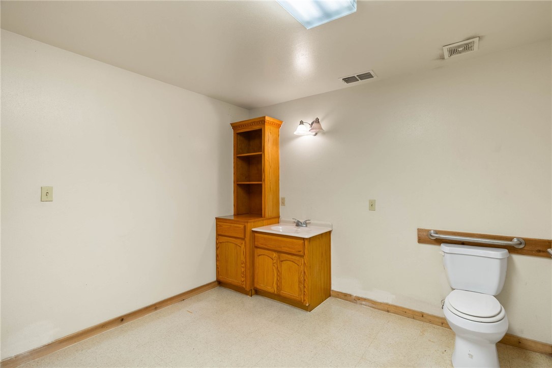 2404 N Us Highway 281 Property Photo 20