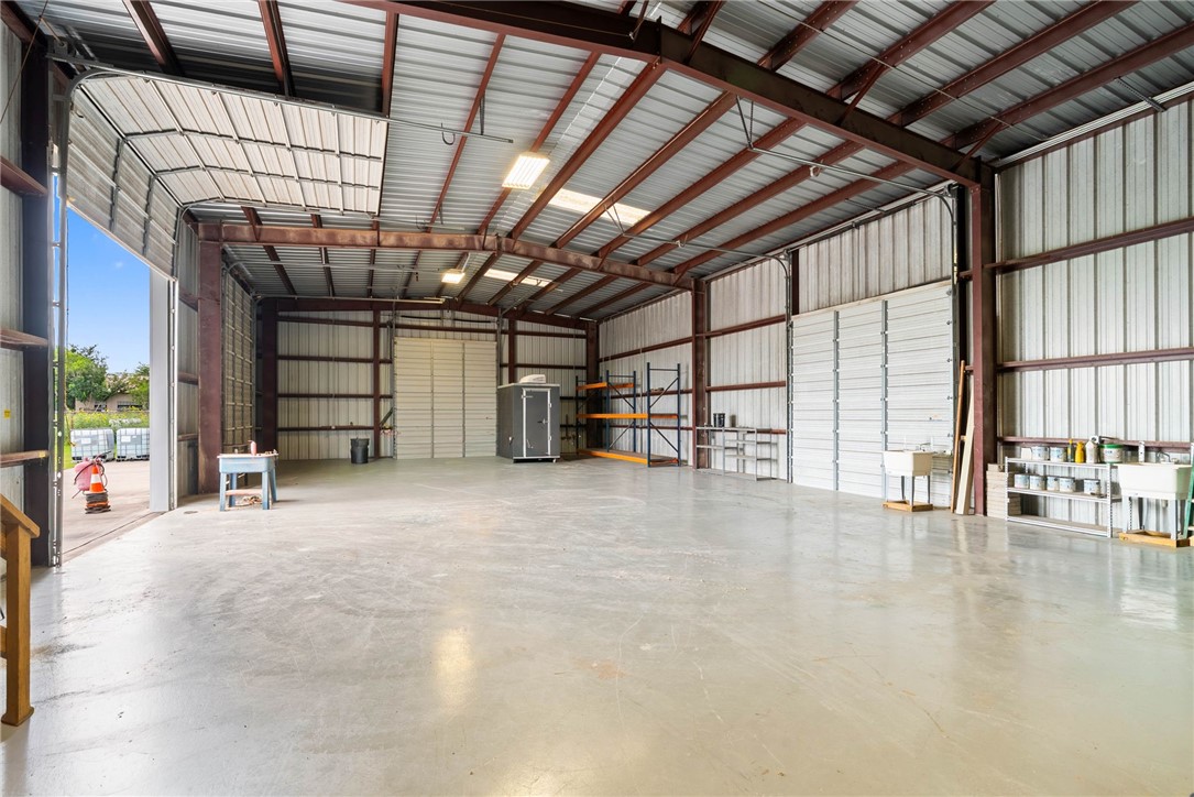 2404 N Us Highway 281 Property Photo 23