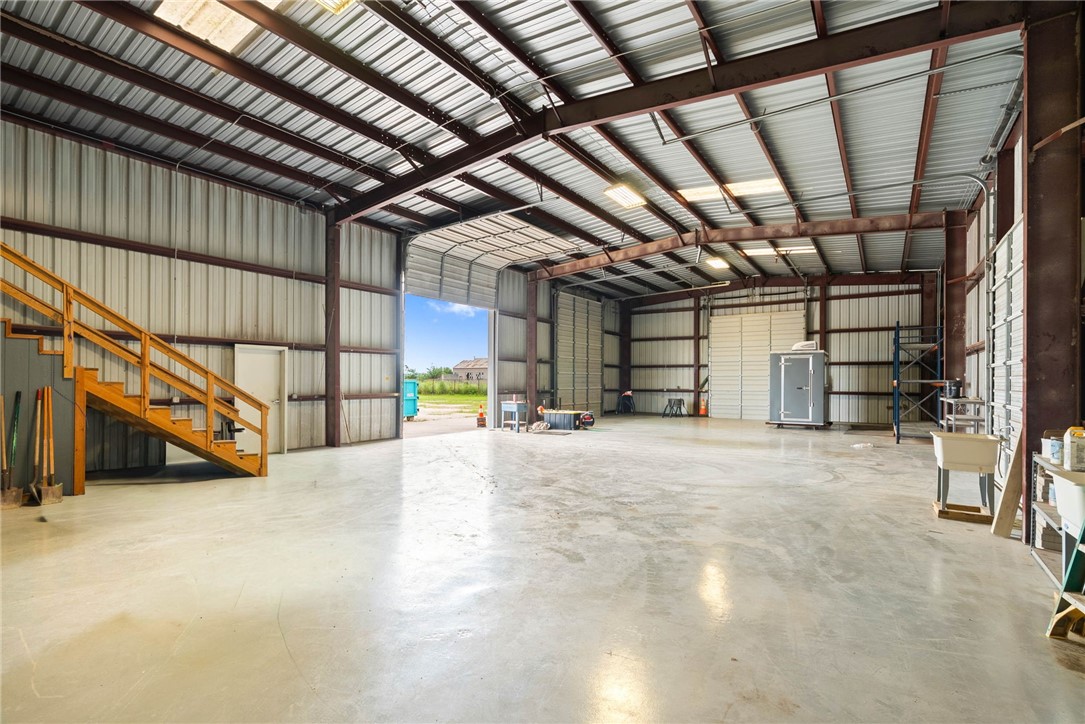 2404 N Us Highway 281 Property Photo 24