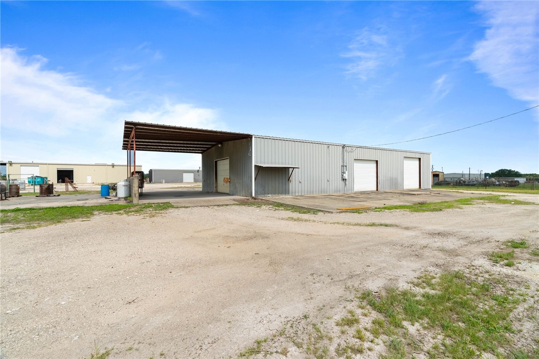 2404 N Us Highway 281 Property Photo 25
