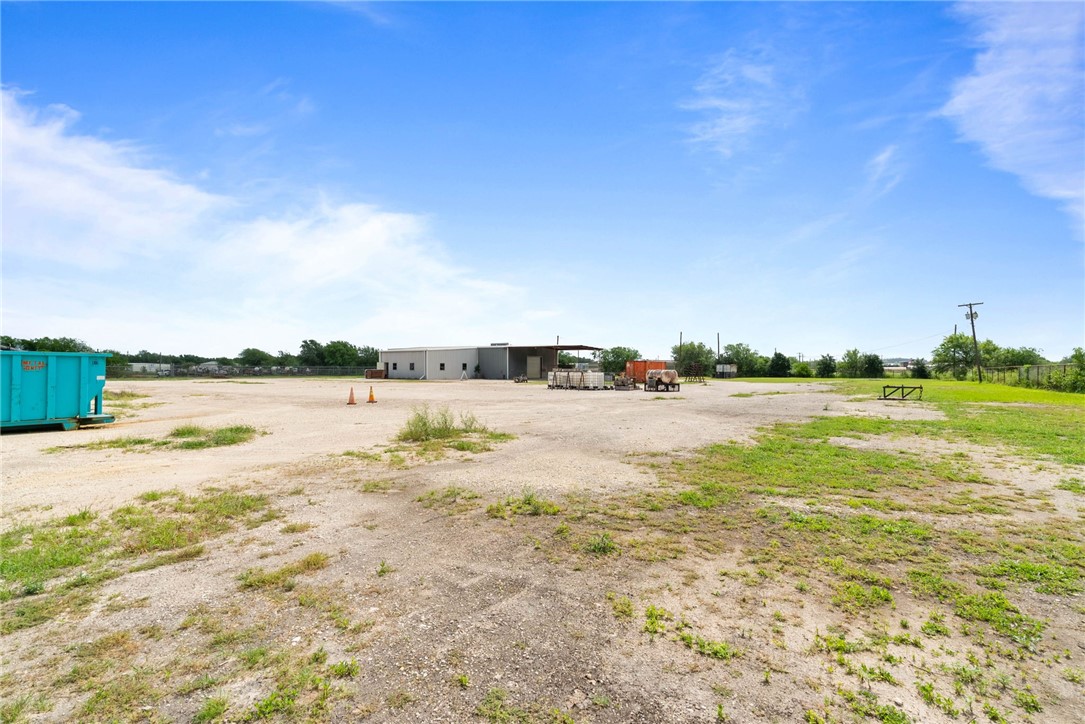 2404 N Us Highway 281 Property Photo 27