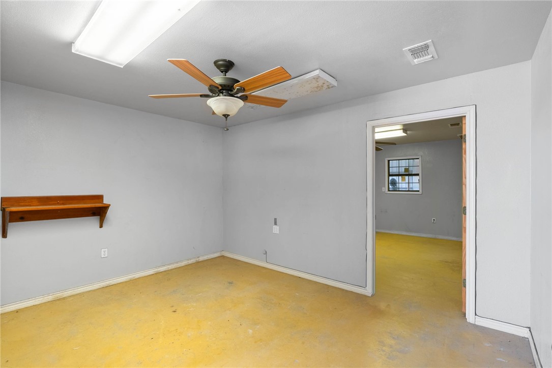 2404 N Us Highway 281 Property Photo 30