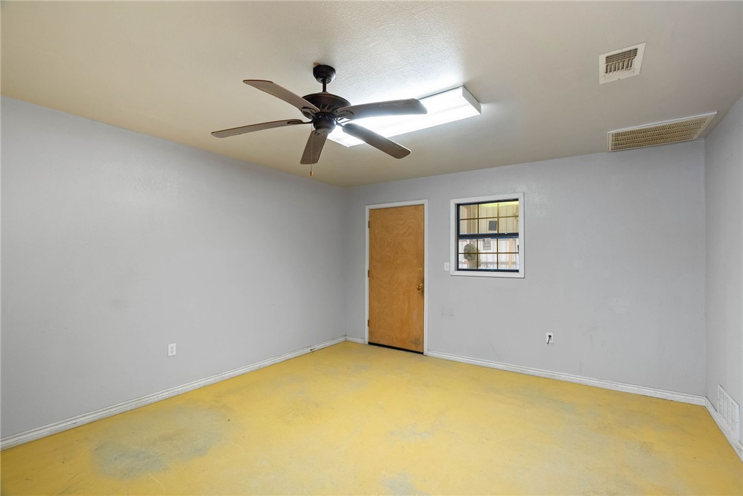 2404 N Us Highway 281 Property Photo 31