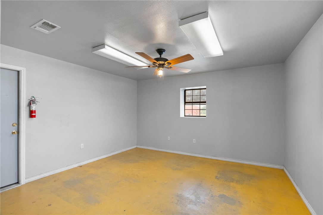 2404 N Us Highway 281 Property Photo 32