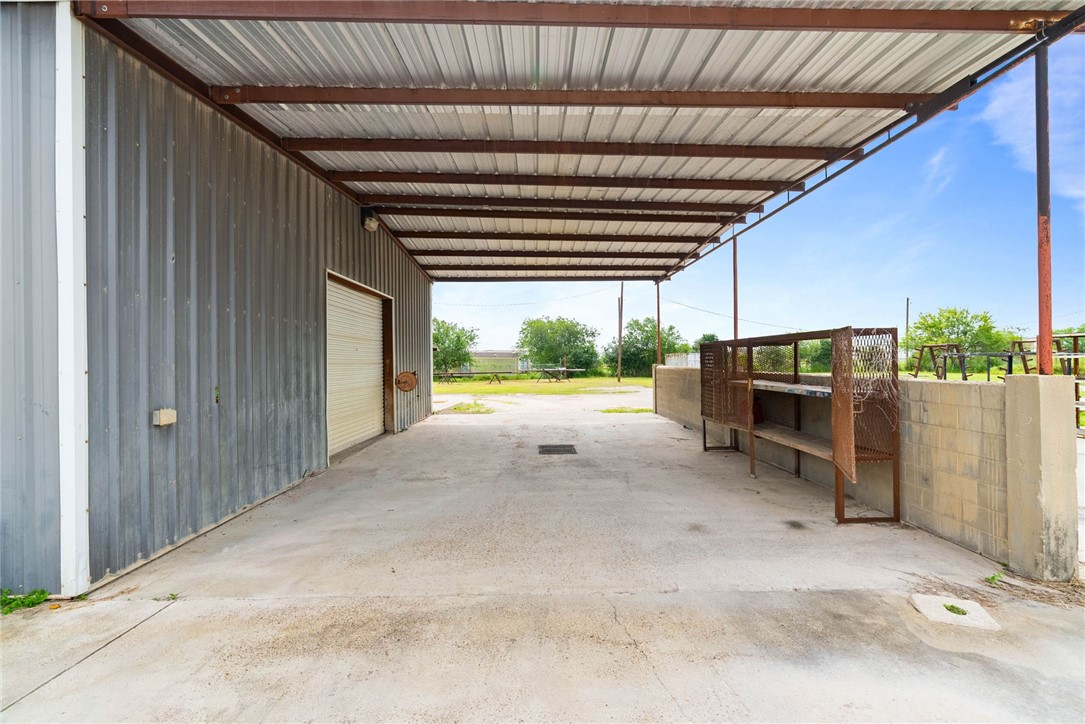 2404 N Us Highway 281 Property Photo 33