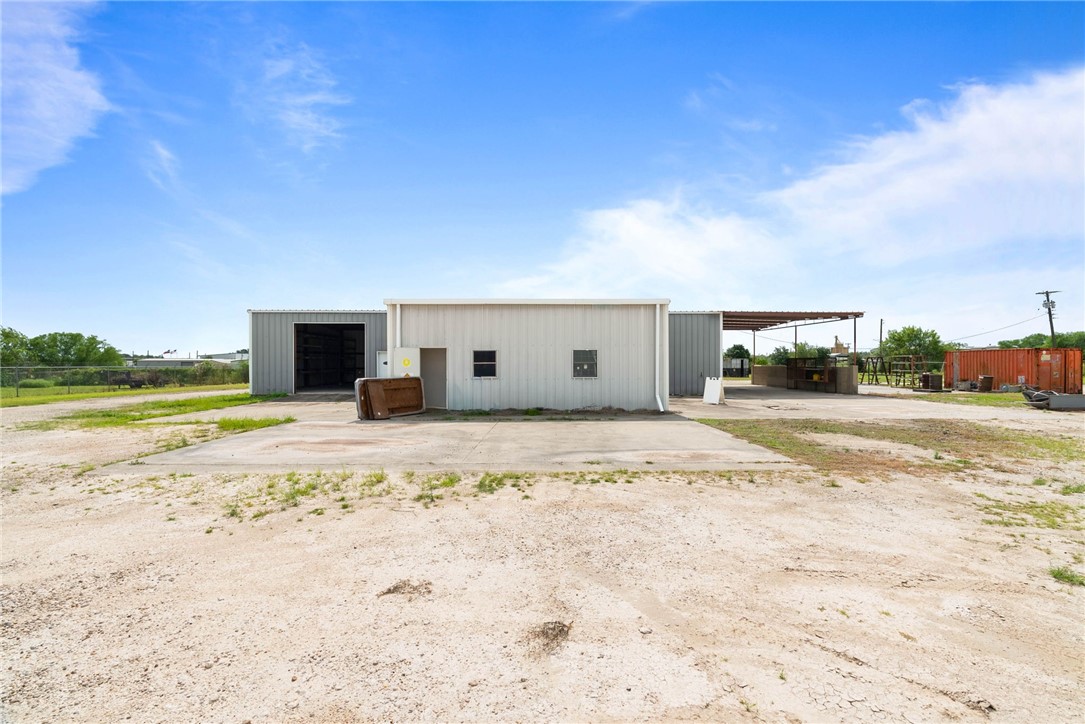 2404 N Us Highway 281 Property Photo 34