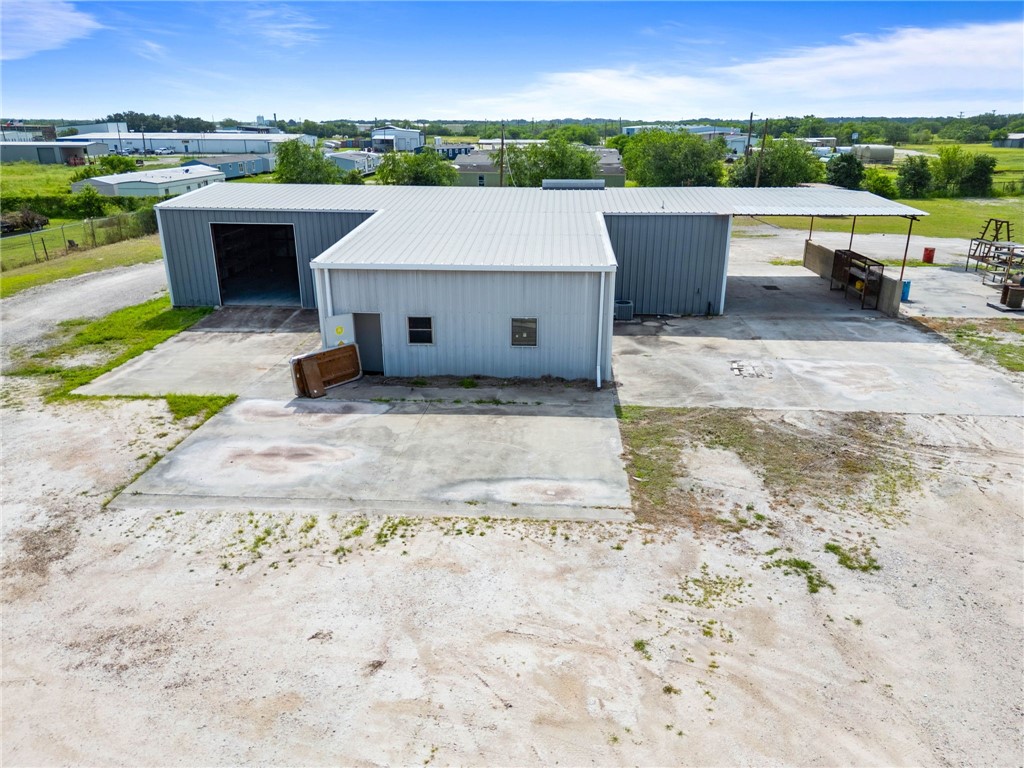 2404 N Us Highway 281 Property Photo 35