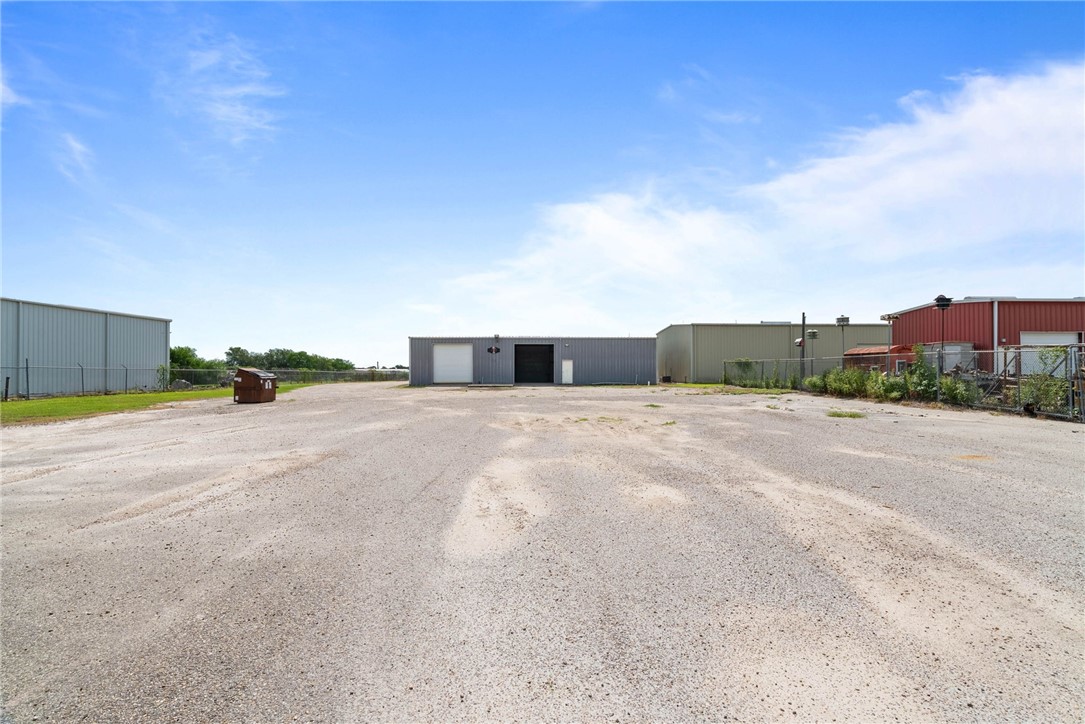 2404 N Us Highway 281 Property Photo 37