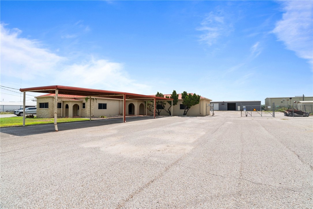 2404 N Us Highway 281 Property Photo 38