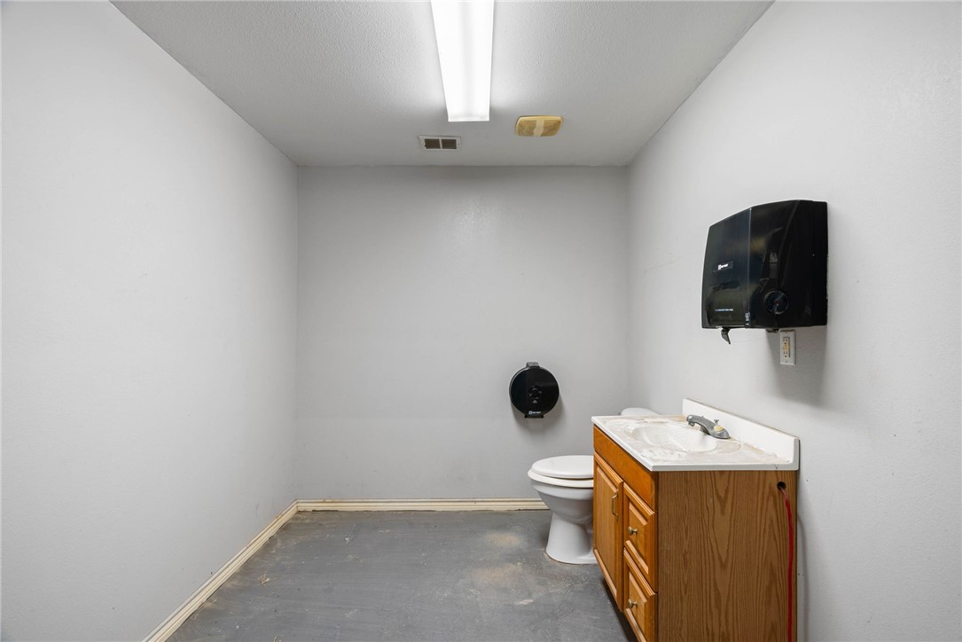 2404 N Us Highway 281 Property Photo 42