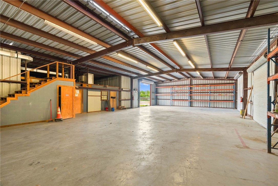 2404 N Us Highway 281 Property Photo 43
