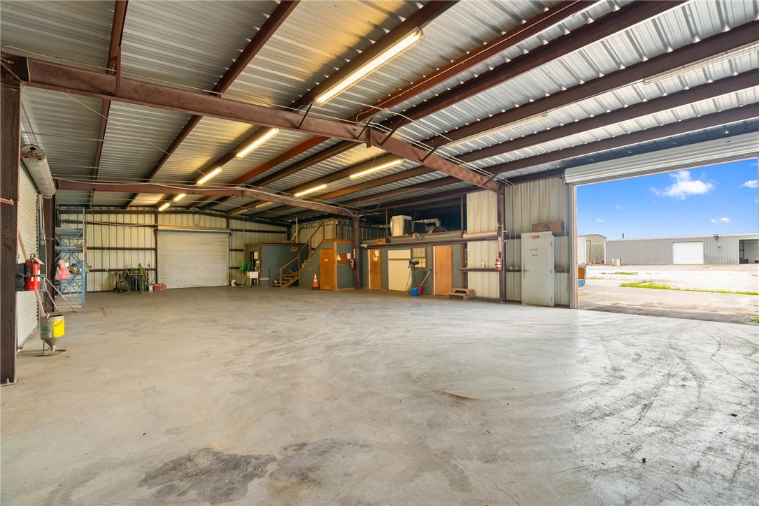 2404 N Us Highway 281 Property Photo 44