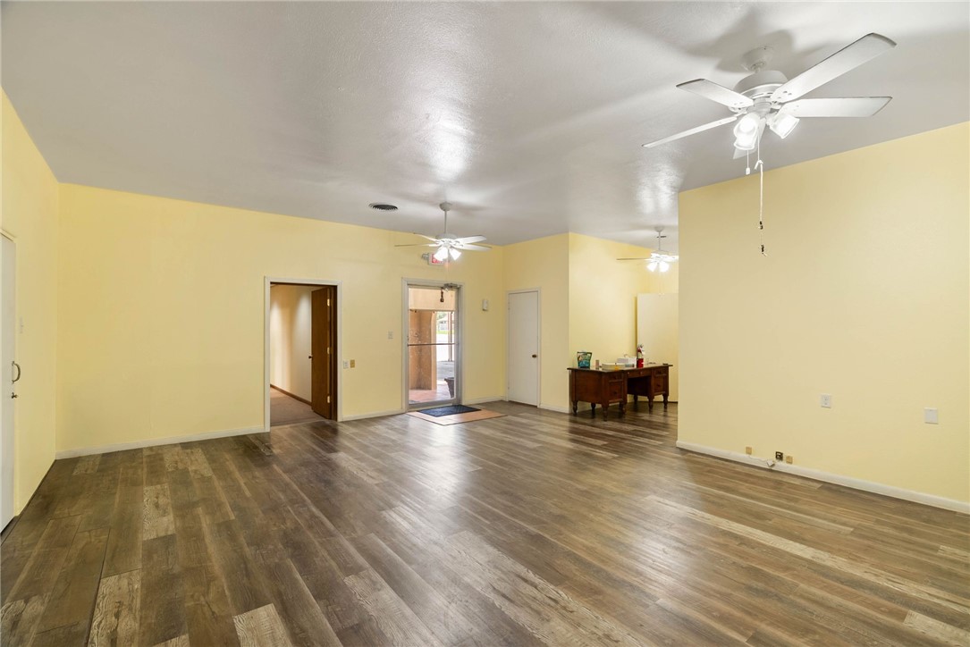 2404 N Us Highway 281 Property Photo 53