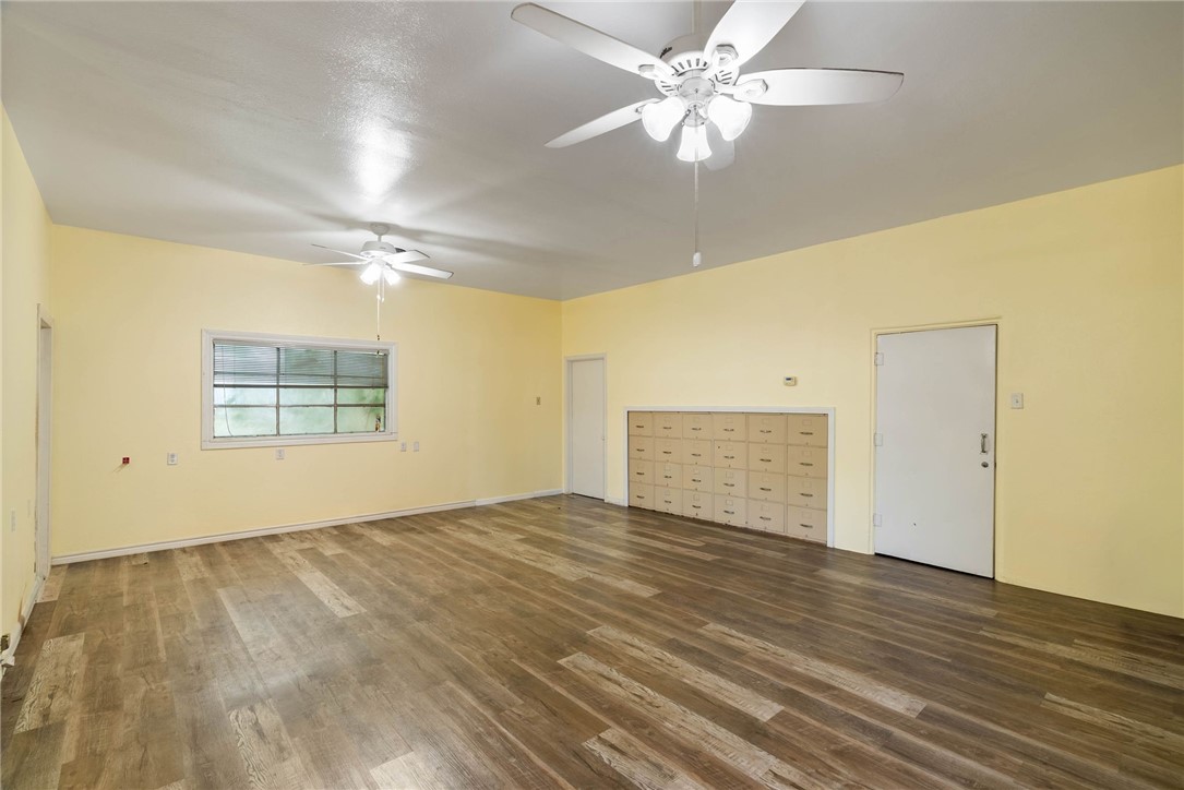 2404 N Us Highway 281 Property Photo 54