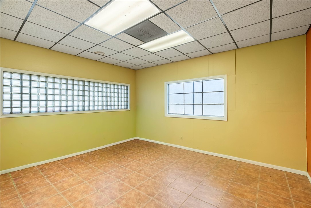 2404 N Us Highway 281 Property Photo 56