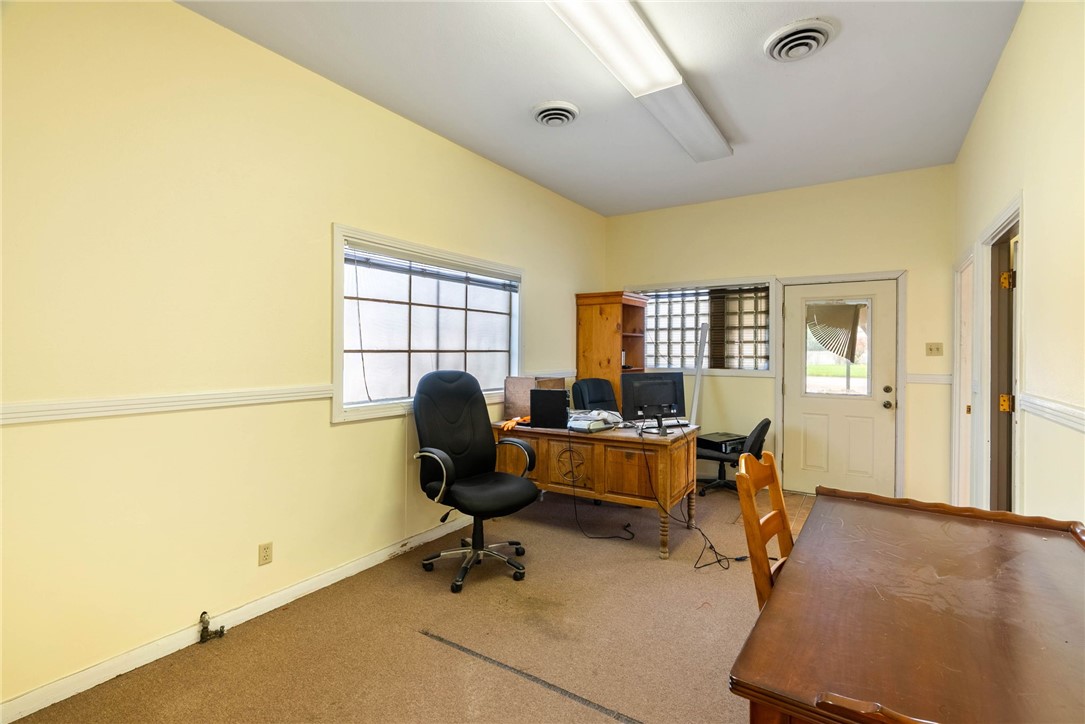 2404 N Us Highway 281 Property Photo 57
