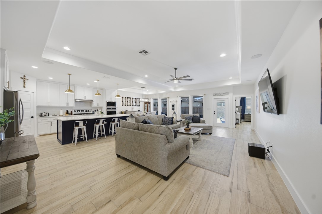 4013 Fold Lane Property Photo 4