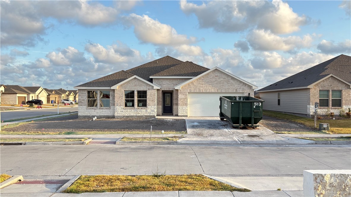 1401 Irigoyen St Property Photo 2